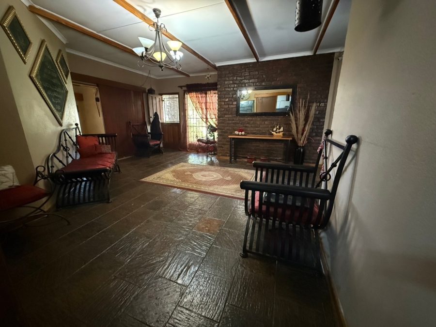 5 Bedroom Property for Sale in Mohadin North West